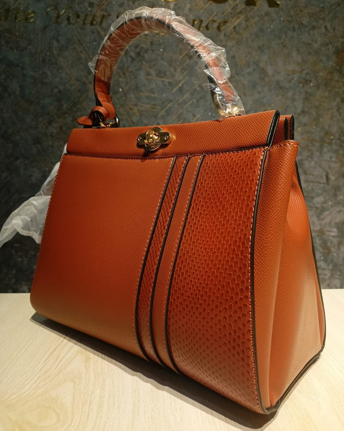 Bagco BGCSAT36 · Rust Brown Handbag