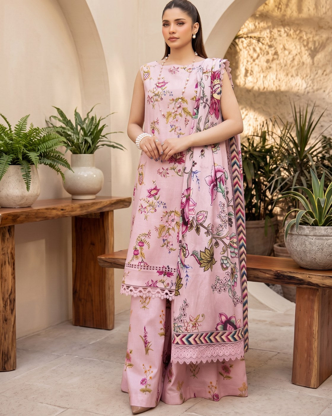 Elahéh Vol.1 04 · 3 Piece Unstitched Lawn